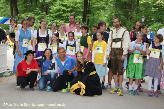 500 m Münchner-Kindl Lederhosn- und Dirndl-Lauf (auch für Kinder) (©Foto: Martin Schmitz)